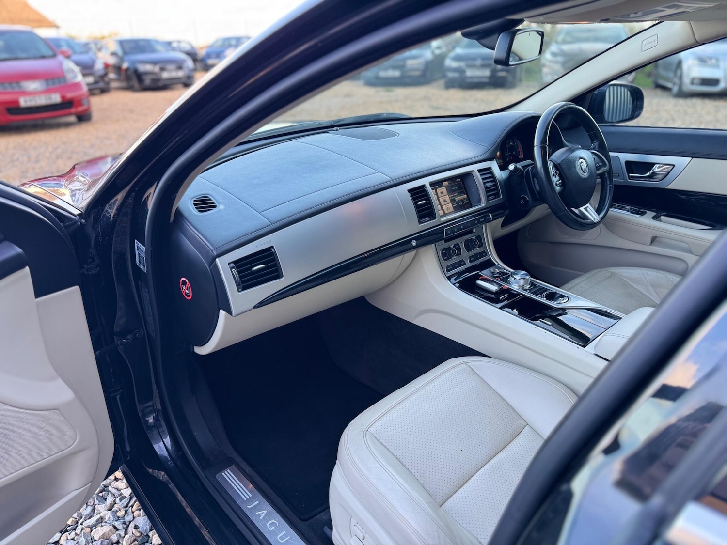 Used Jaguar XF 2013 for sale - 76607347: Photo 11