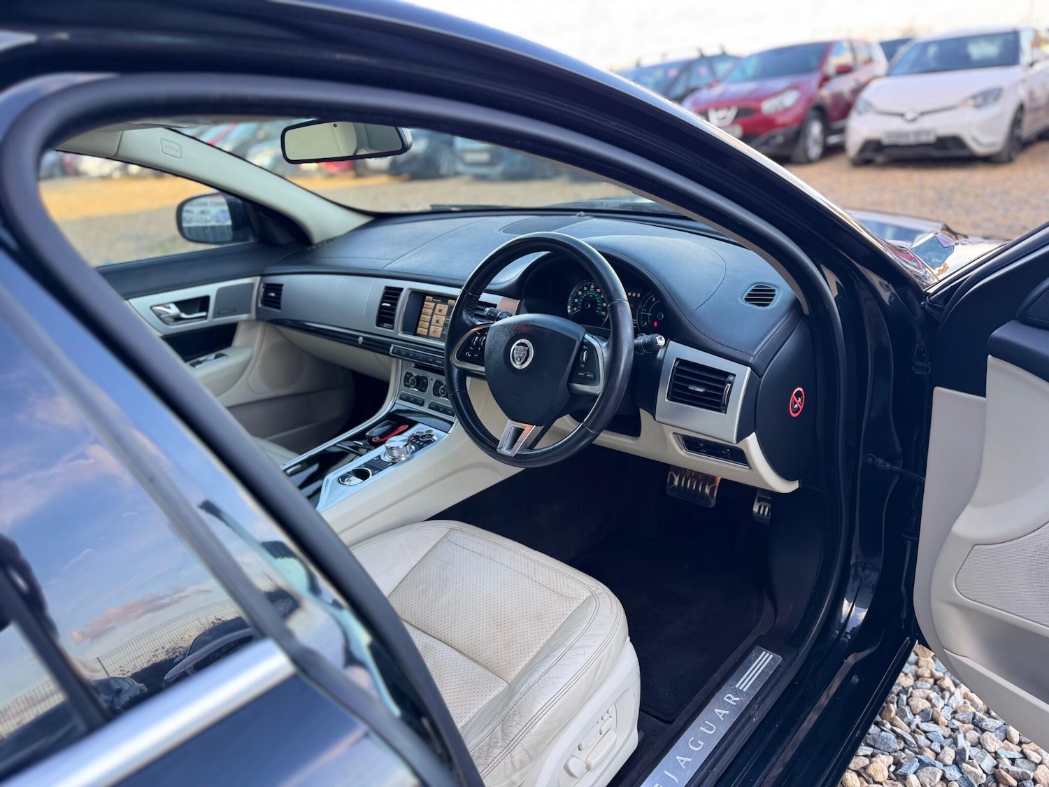 Used Jaguar XF 2013 for sale - 76607347: Photo 12