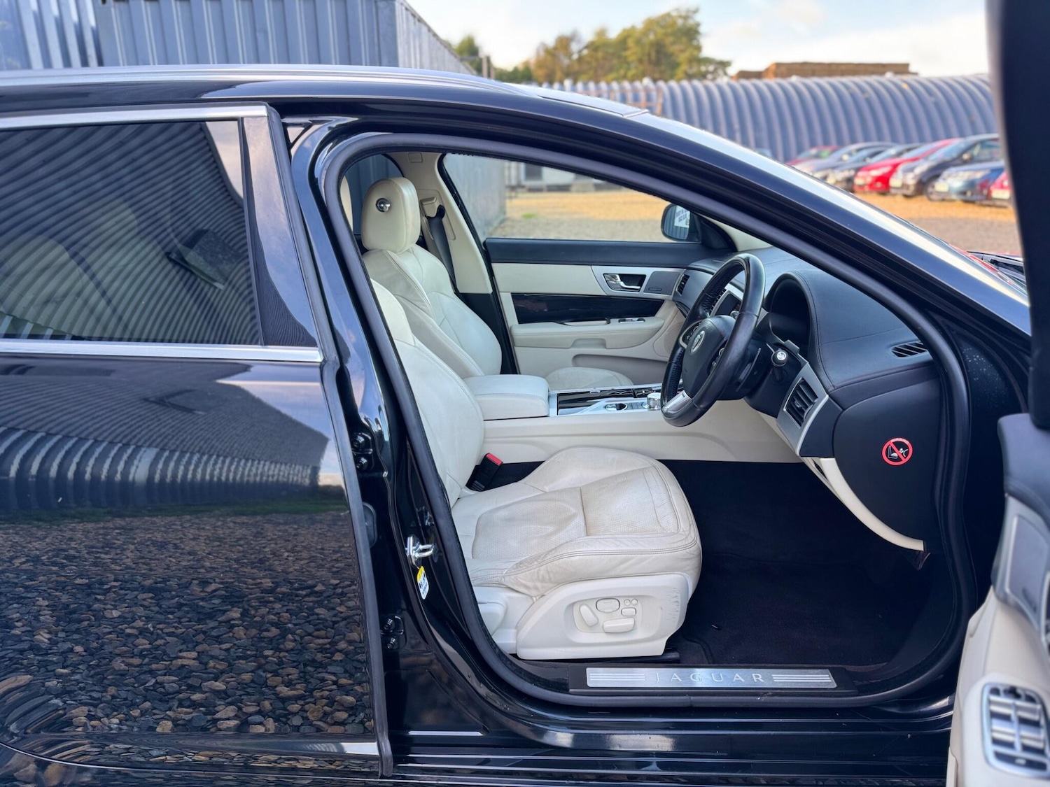 Used Jaguar XF 2013 for sale - 76607347: Photo 14