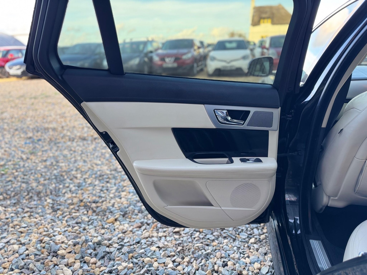 Used Jaguar XF 2013 for sale - 76607347: Photo 24