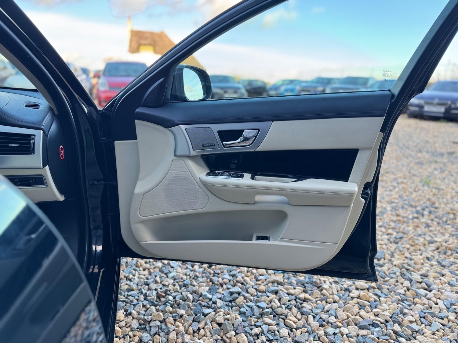 Used Jaguar XF 2013 for sale - 76607347: Photo 27