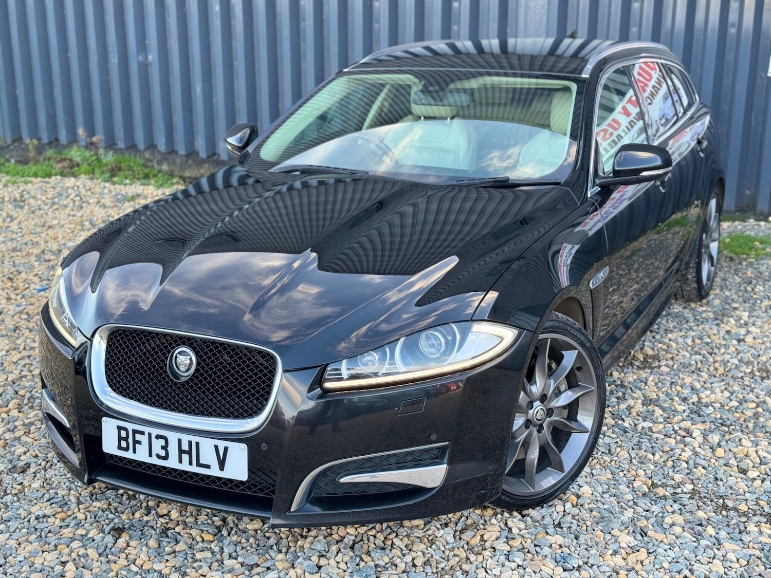 Used Jaguar XF 2013 for sale - 76607347: Photo 3