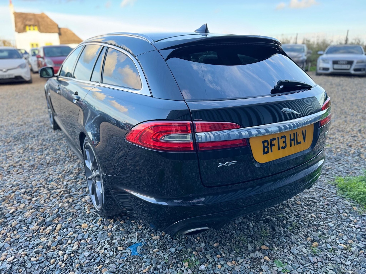 Used Jaguar XF 2013 for sale - 76607347: Photo 4