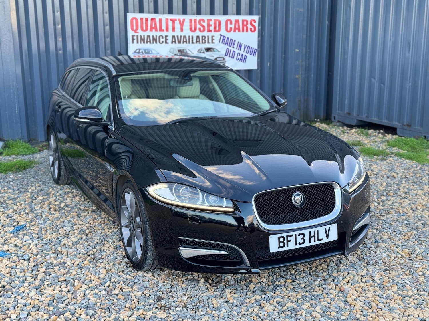 Used Jaguar XF 2013 for sale - 76607347: Photo 5