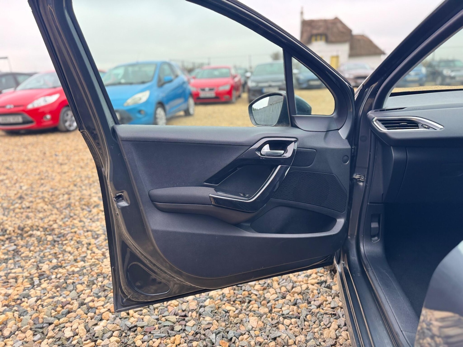 Used Peugeot 208 2021 for sale - 77230312: Photo 18