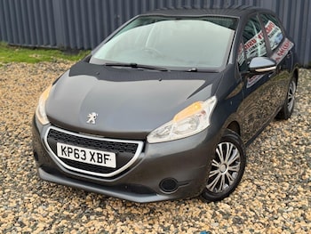 Used Peugeot 208 2014 for sale - 77230312: Photo