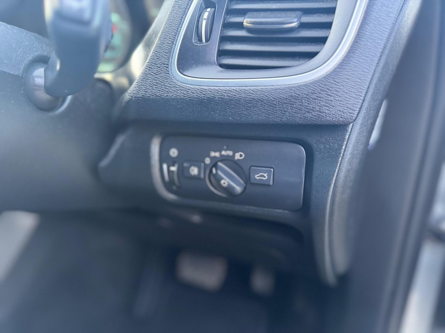 Used Volvo V40 Cross Country for sale - 78086897: Photo 18