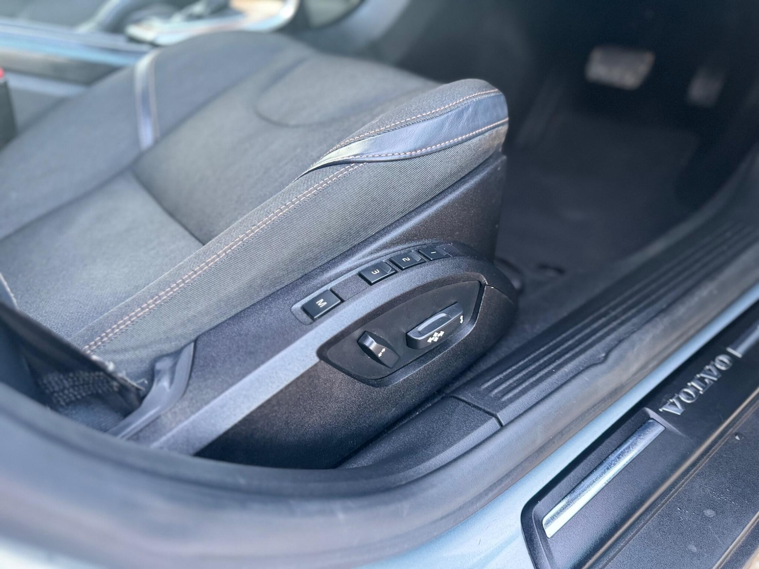 Used Volvo V40 Cross Country for sale - 78086897: Photo 37