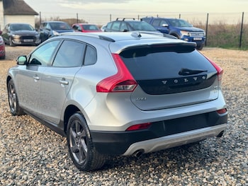 Used Volvo V40 Cross Country 2015 for sale - 78086897: Photo