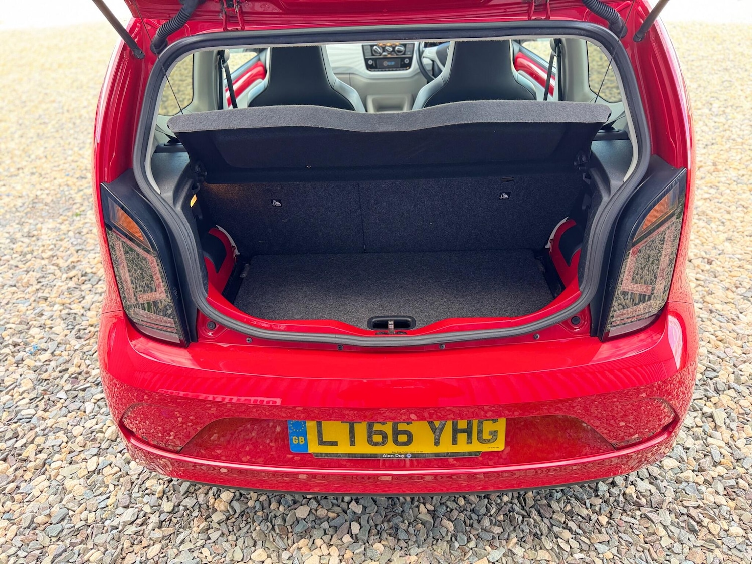 Used Volkswagen up! 2016 for sale - 76607303: Photo 16