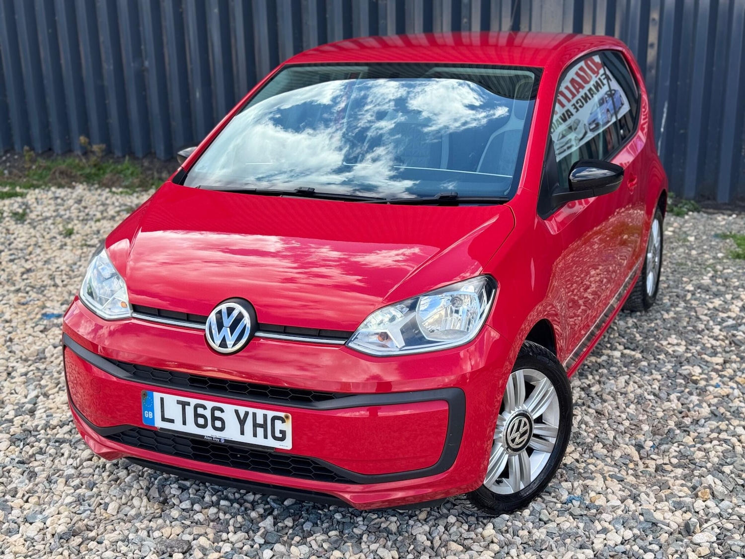 Used Volkswagen up! 2016 for sale - 76607303: Photo 2