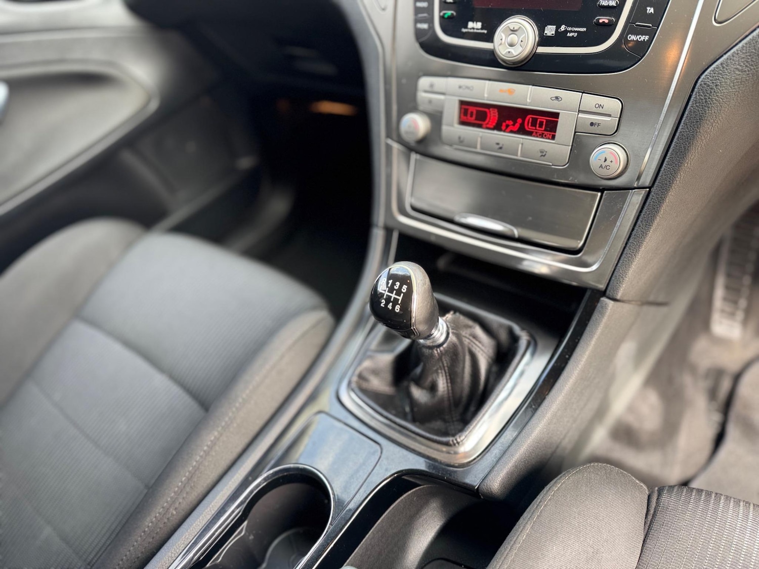 Used Ford Mondeo 2009 for sale - 76607931: Photo 28