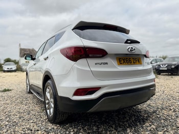 Used Hyundai Santa Fe 2016 for sale - 79296139: Photo
