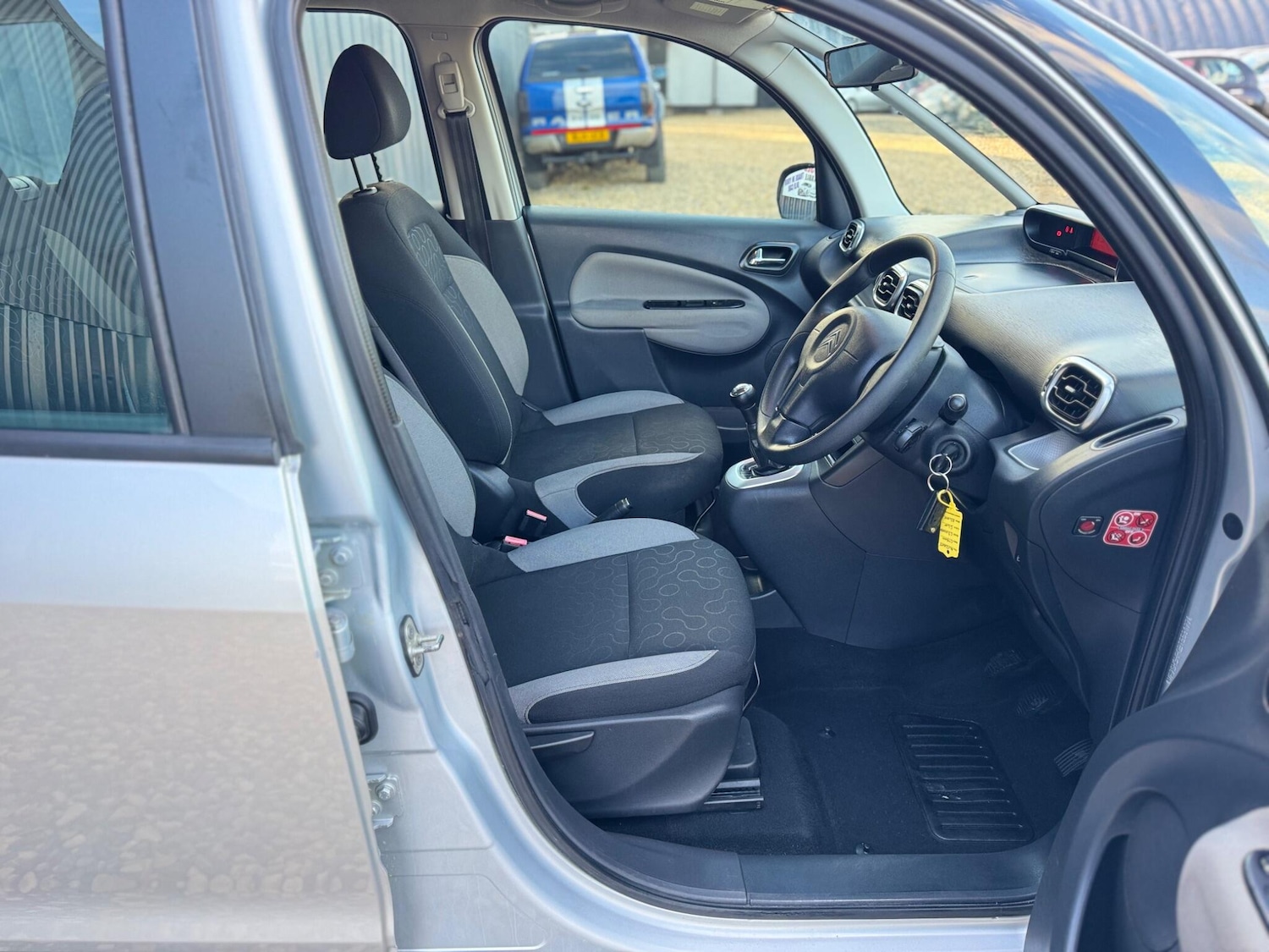 Used Citroen C3 Picasso 2012 for sale - 76607310: Photo 28