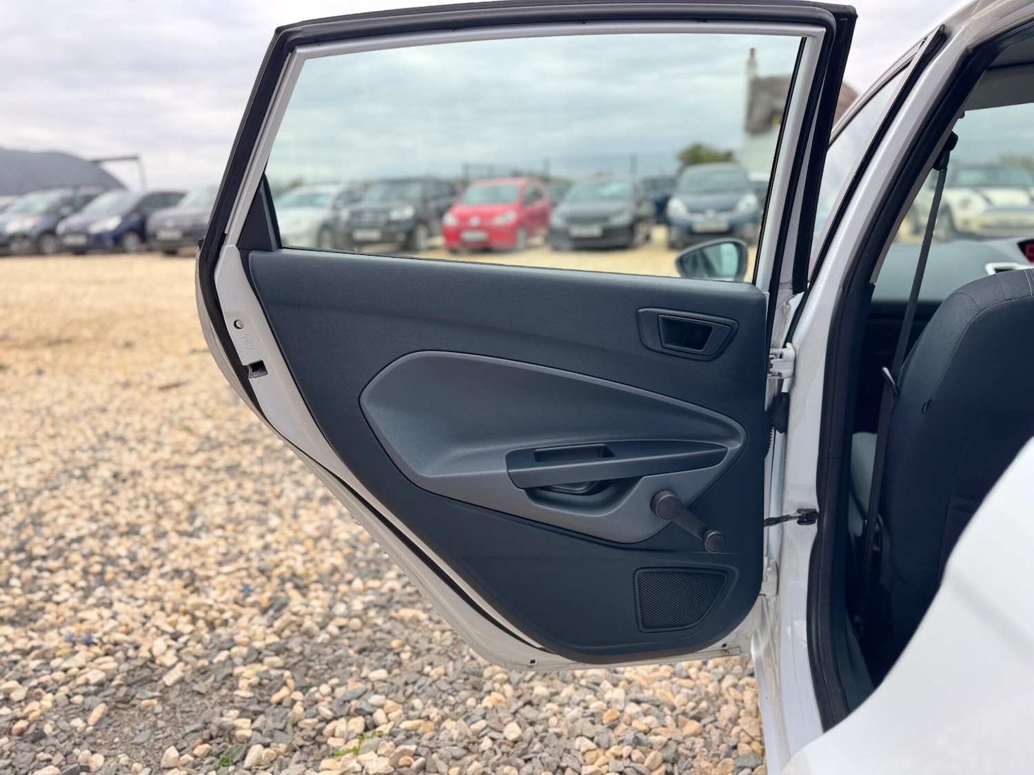 Used Ford Fiesta 2010 for sale - 76867030: Photo 14