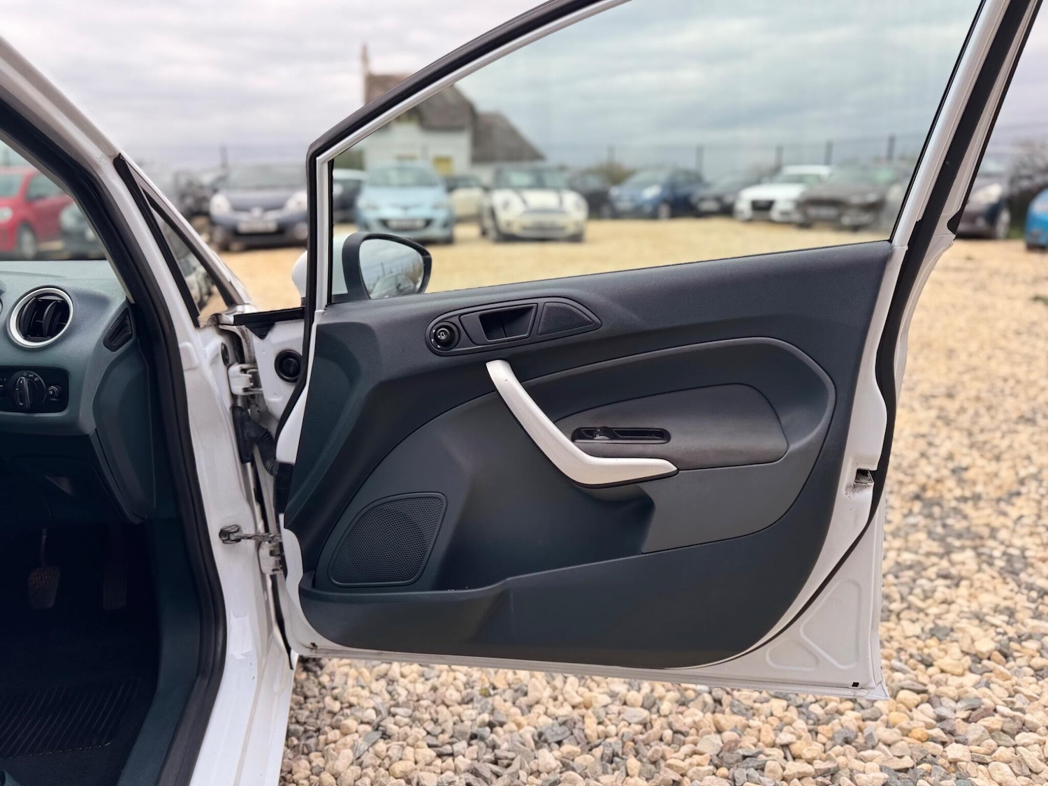 Used Ford Fiesta 2010 for sale - 76867030: Photo 23