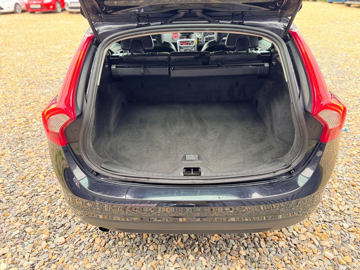 Used Volvo V60 2012 for sale - 76607634: Photo 18