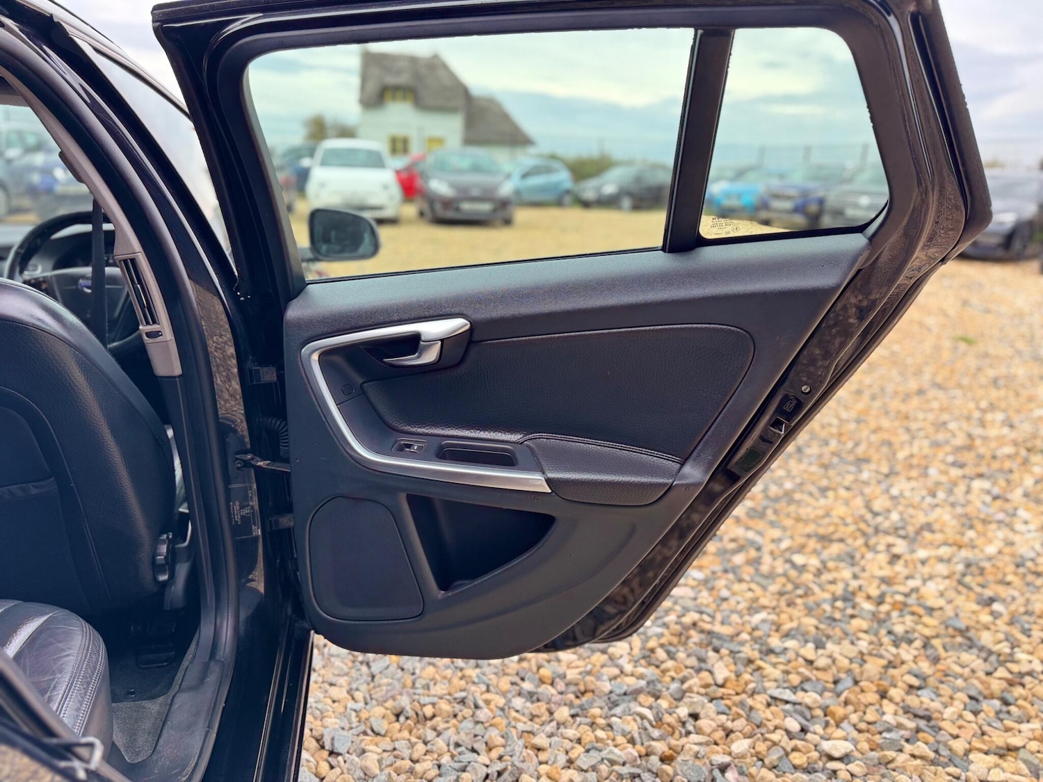 Used Volvo V60 2012 for sale - 76607634: Photo 22