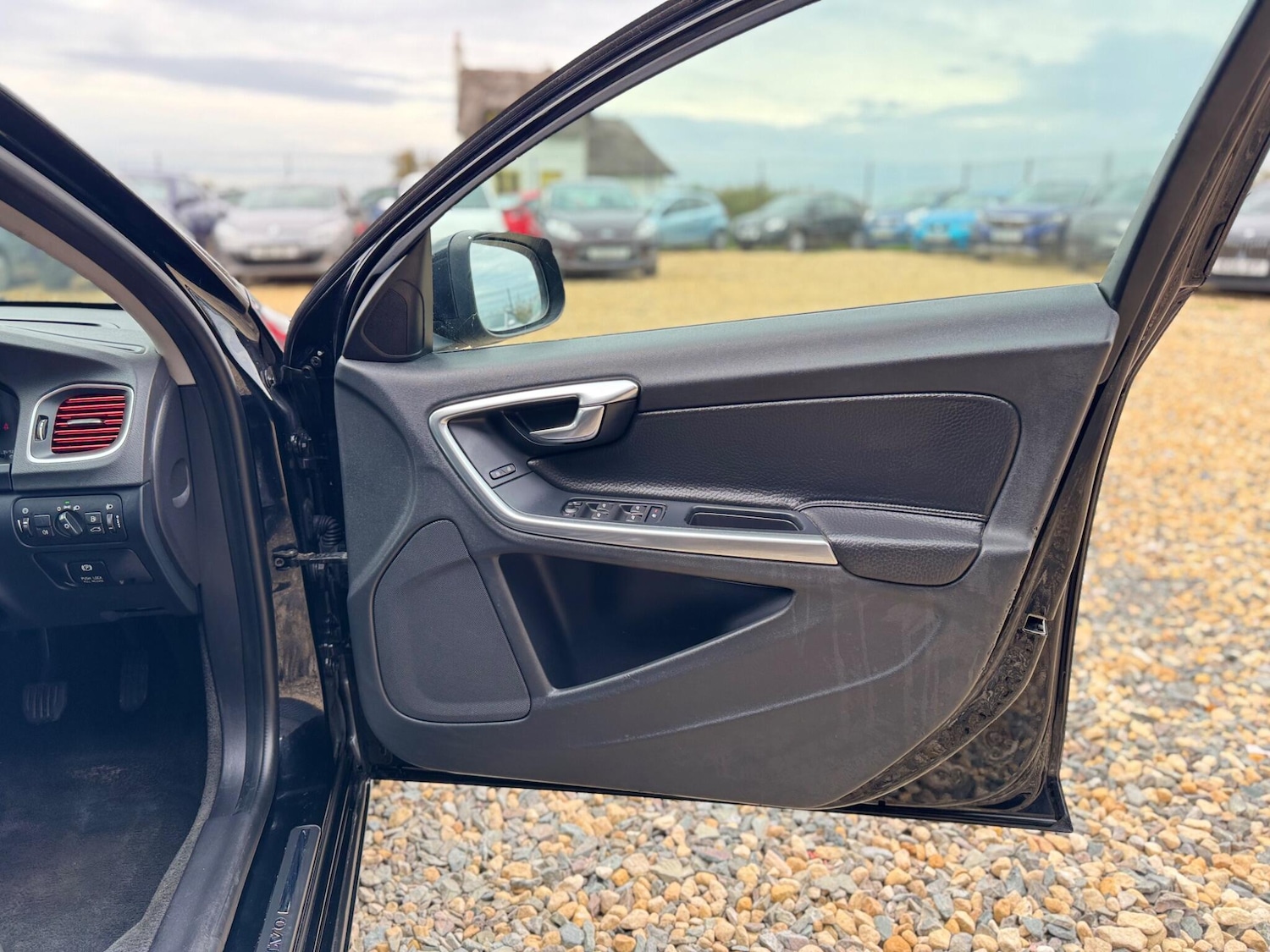 Used Volvo V60 2012 for sale - 76607634: Photo 25