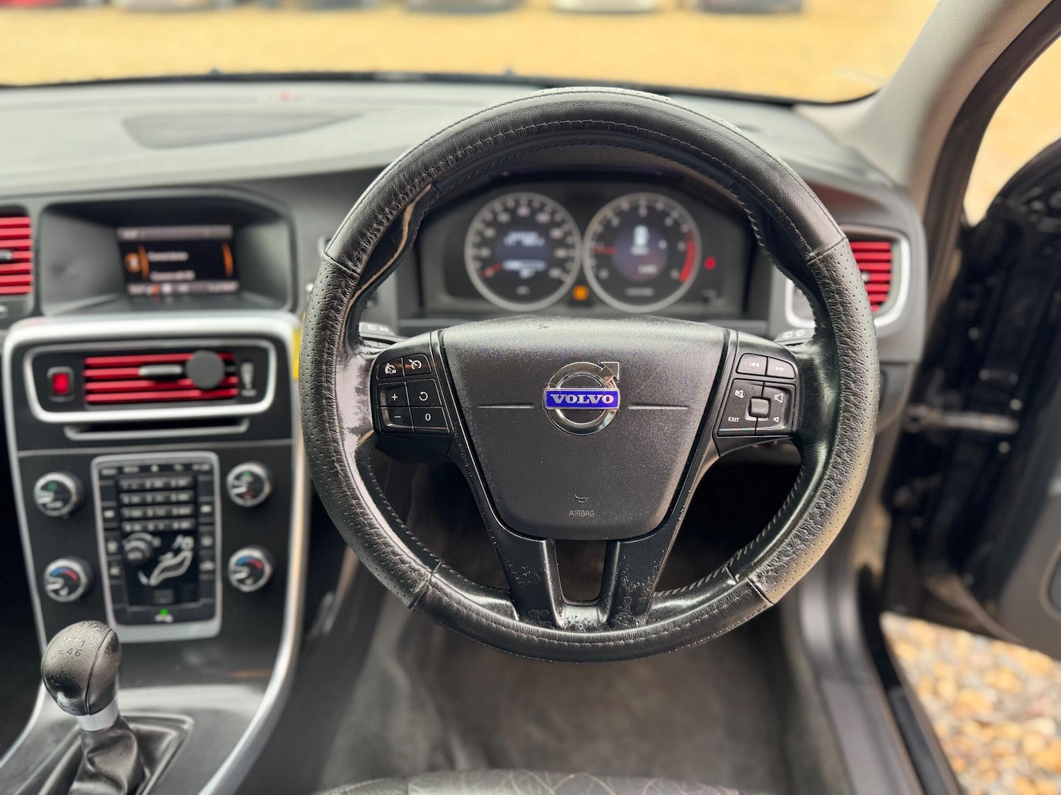 Used Volvo V60 2012 for sale - 76607634: Photo 28