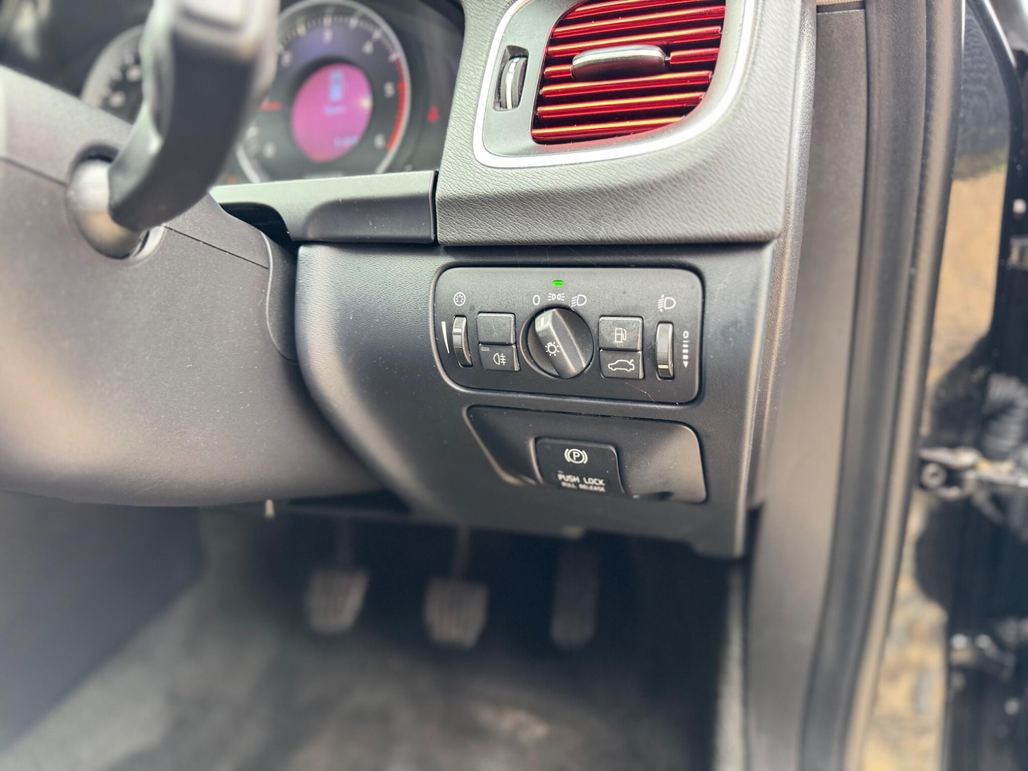 Used Volvo V60 2012 for sale - 76607634: Photo 31