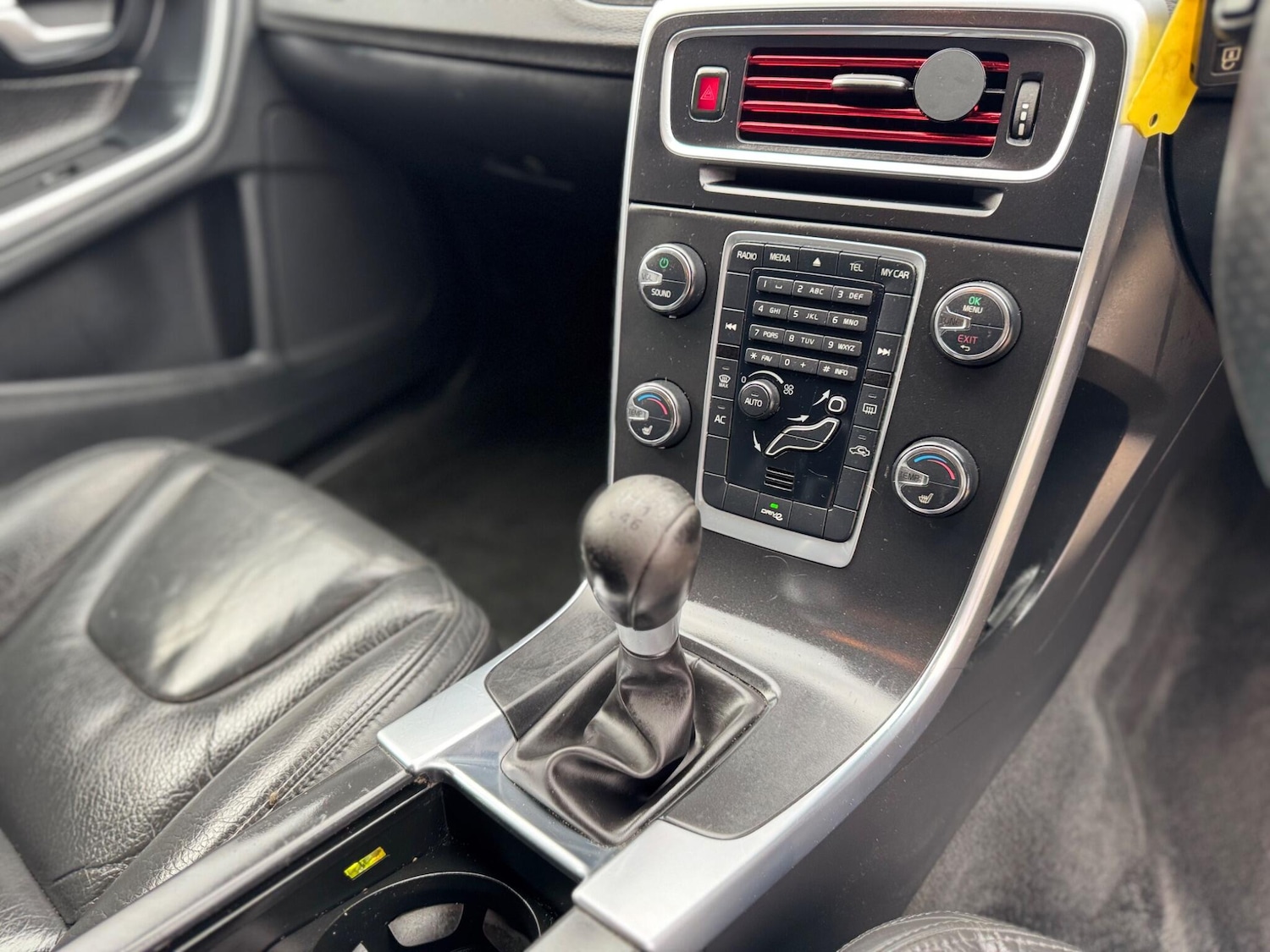 Used Volvo V60 2012 for sale - 76607634: Photo 32