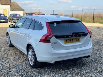 Used Volvo V60 2015 for sale - 77670854: Photo