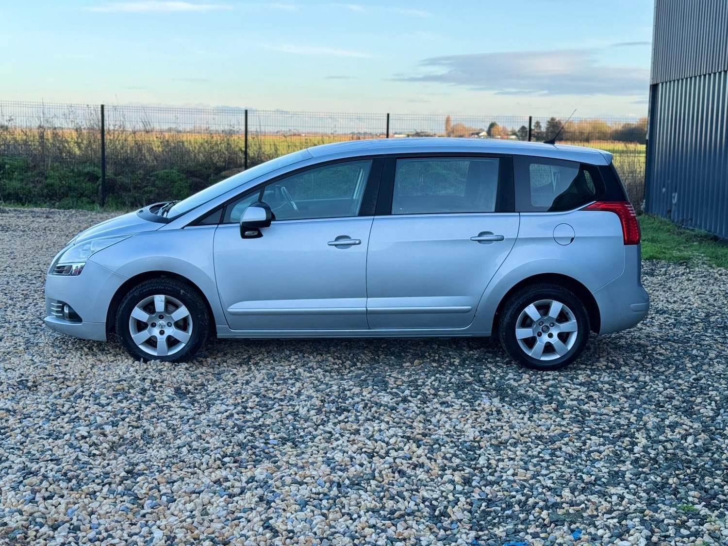 Used Peugeot 5008 2011 for sale - 77230018: Photo 7