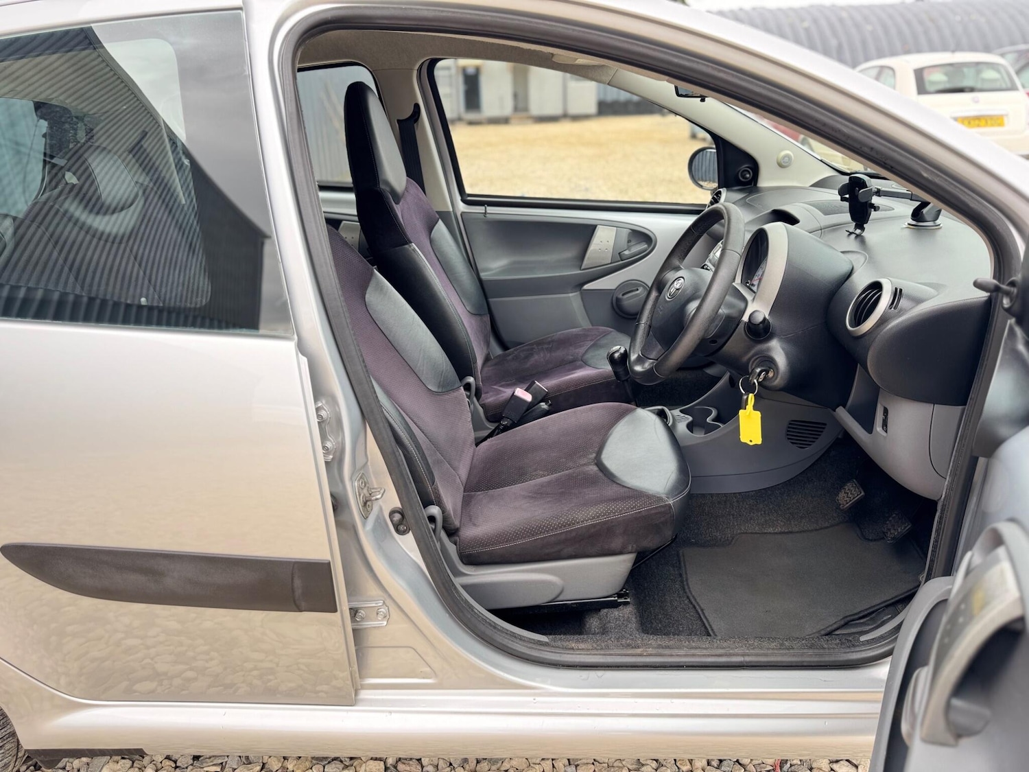 Used Toyota AYGO 2009 for sale - 76607450: Photo 27