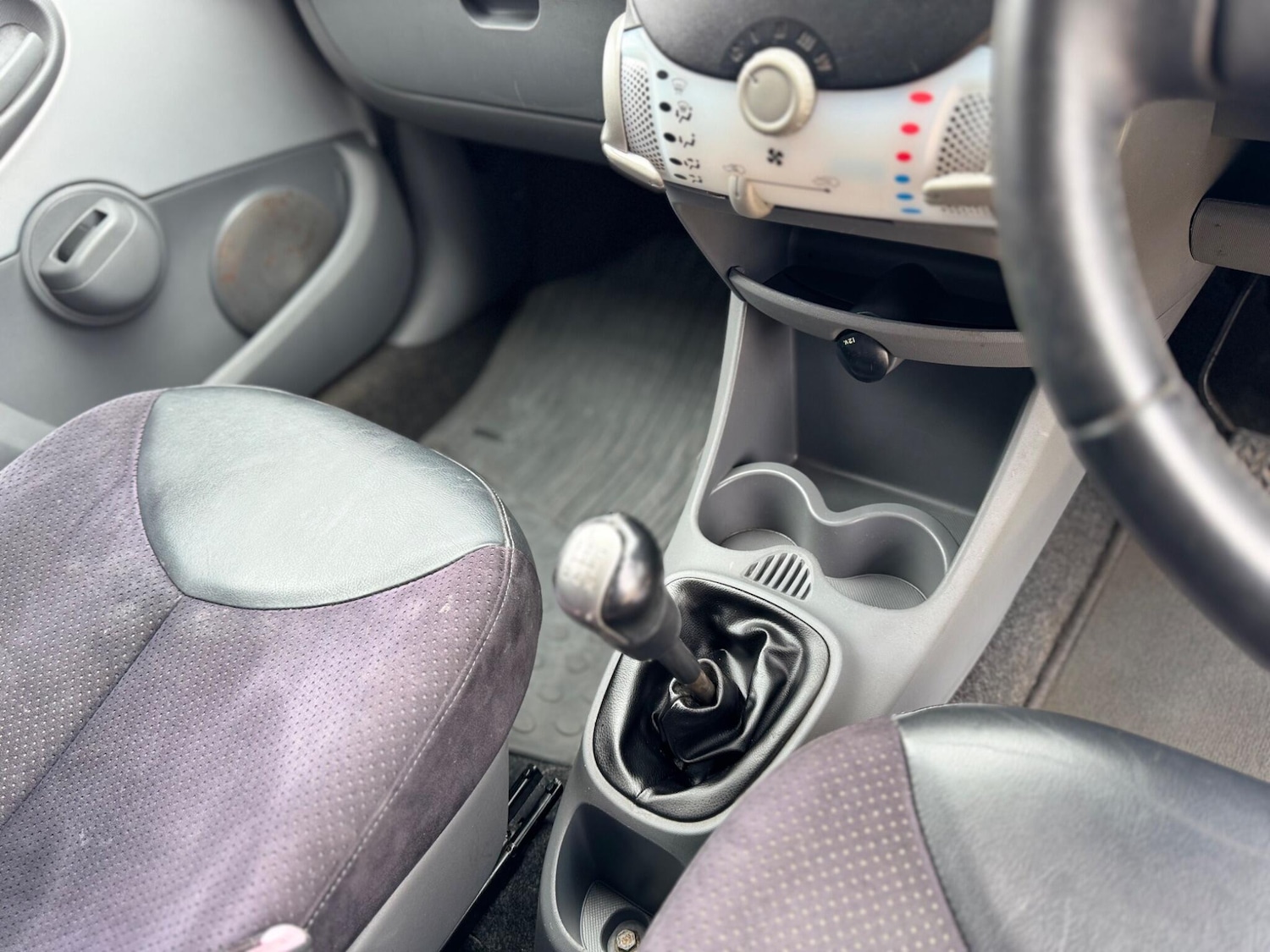 Used Toyota AYGO 2009 for sale - 76607450: Photo 29