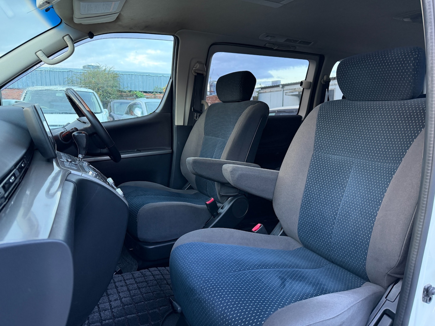 Used Nissan Elgrand 2007 for sale - 76547451: Photo 14