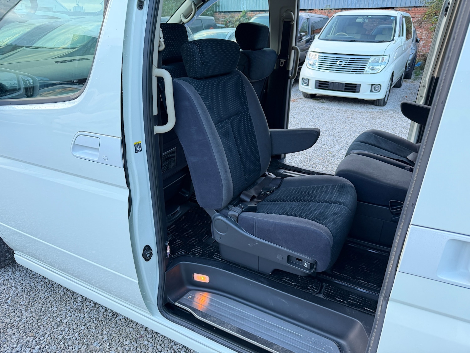 Used Nissan Elgrand 2007 for sale - 76547451: Photo 19