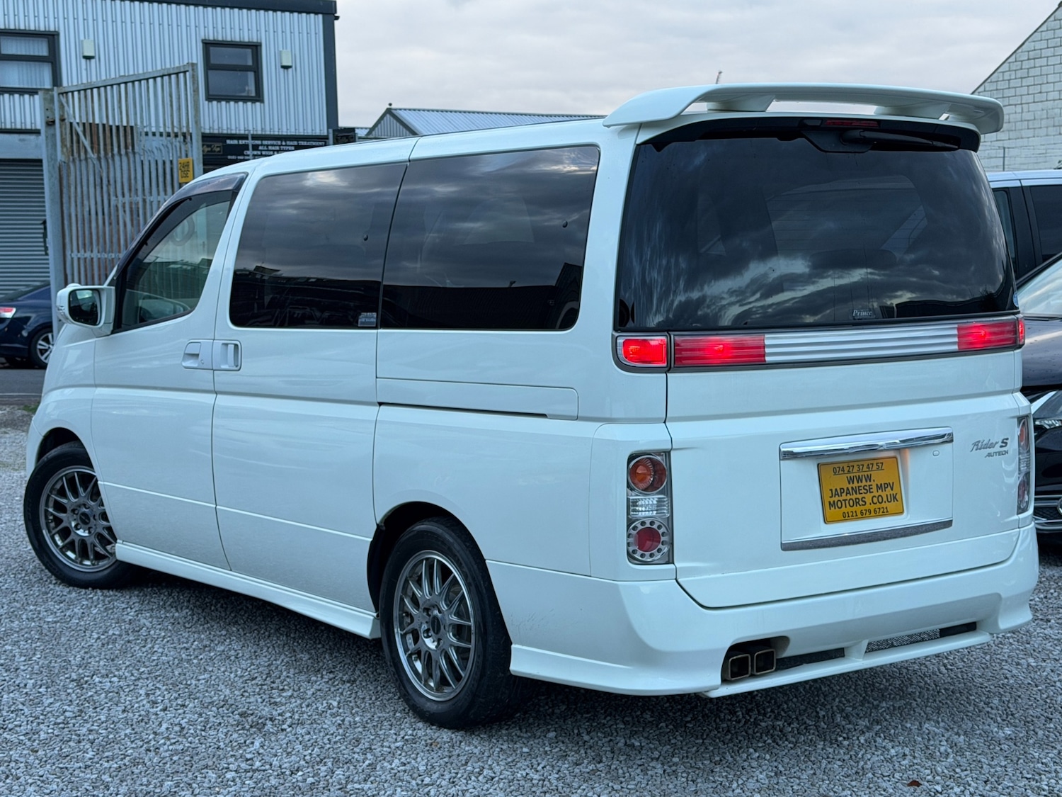 Used Nissan Elgrand 2007 for sale - 76547451: Photo 2