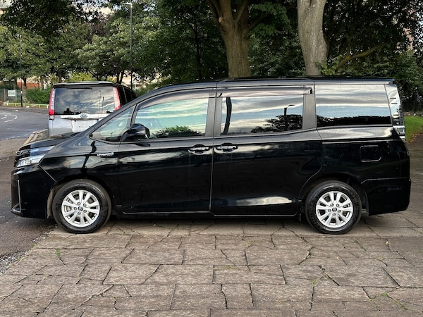 Used Toyota Voxy 2018 for sale - 76092275: Photo 16