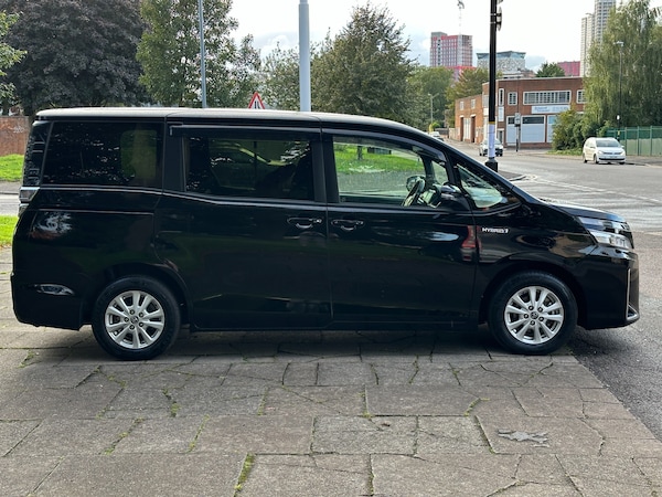 Used Toyota Voxy 2018 for sale - 76092275: Photo 18