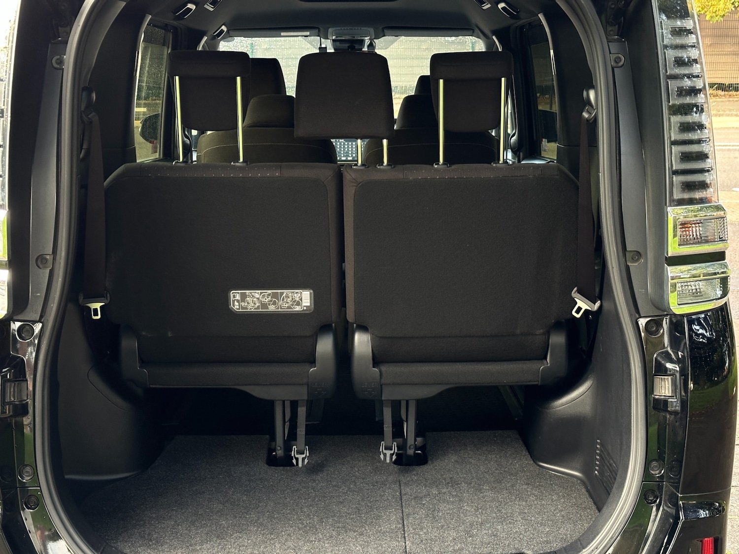 Used Toyota Voxy 2018 for sale - 76092275: Photo 19