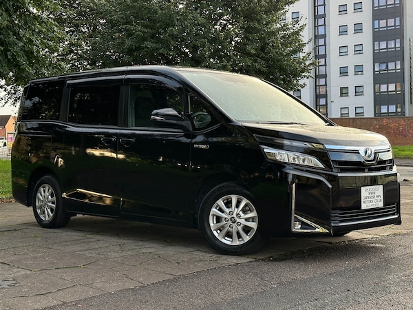 Used Toyota Voxy 2018 for sale - 76092275: Photo 1