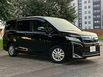 2018 - (18) 1.8L PETROL HYBRID ELECTRIC 7 SEATER EURO 6 HEATED SEATS NOAH ESQUIRE 5-Door