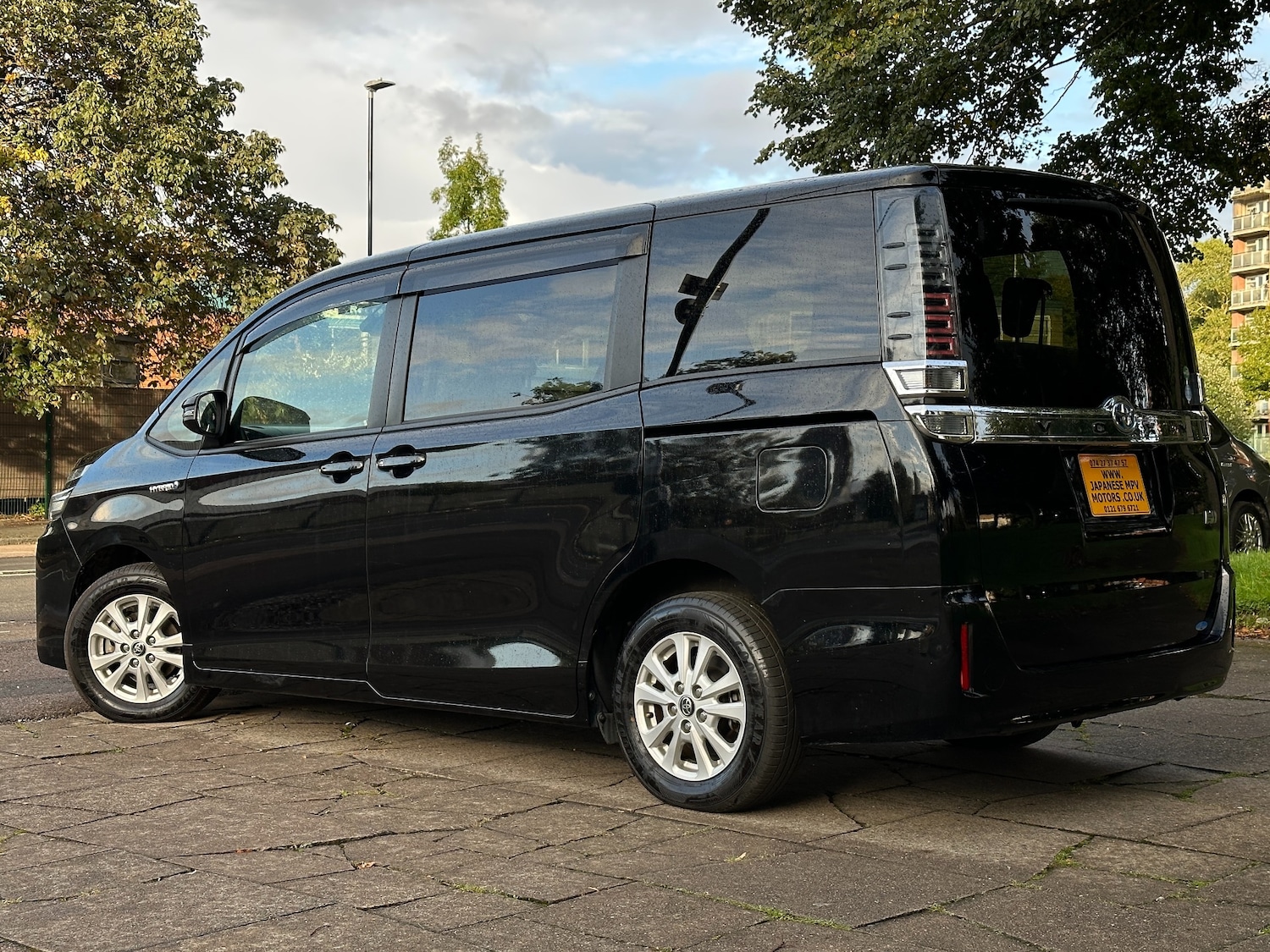 Used Toyota Voxy 2018 for sale - 76092275: Photo 2