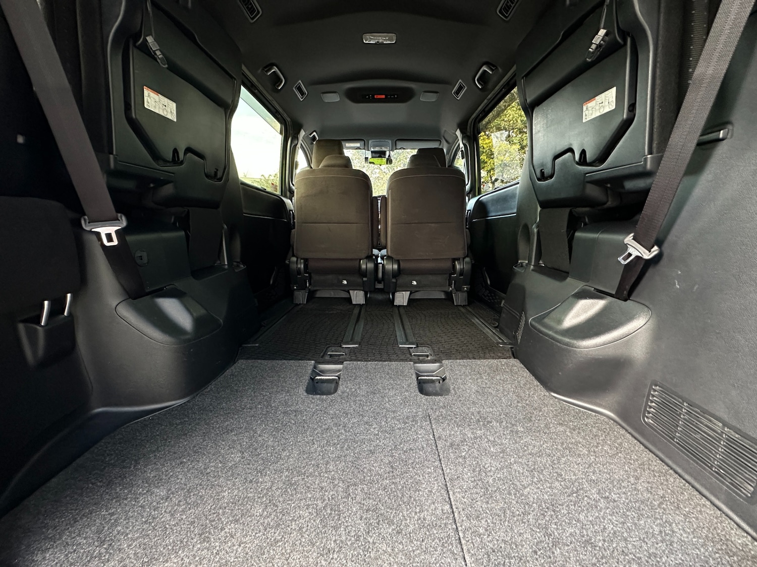 Used Toyota Voxy 2018 for sale - 76092275: Photo 22