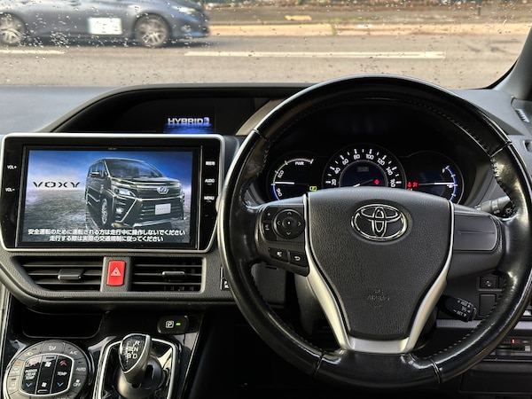Used Toyota Voxy 2018 for sale - 76092275: Photo 24