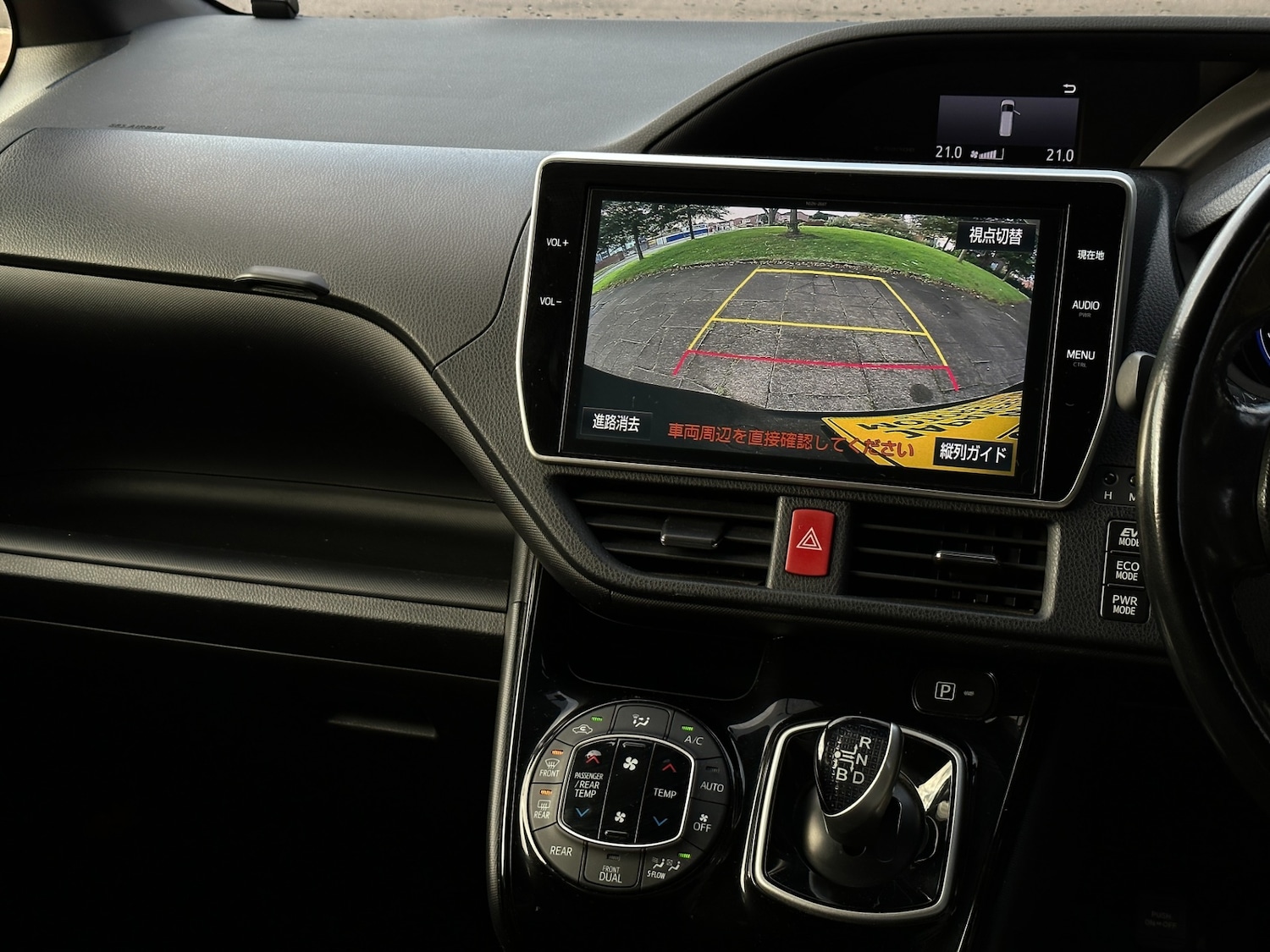 Used Toyota Voxy 2018 for sale - 76092275: Photo 25