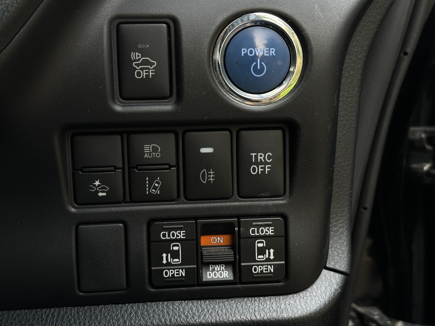 Used Toyota Voxy 2018 for sale - 76092275: Photo 29