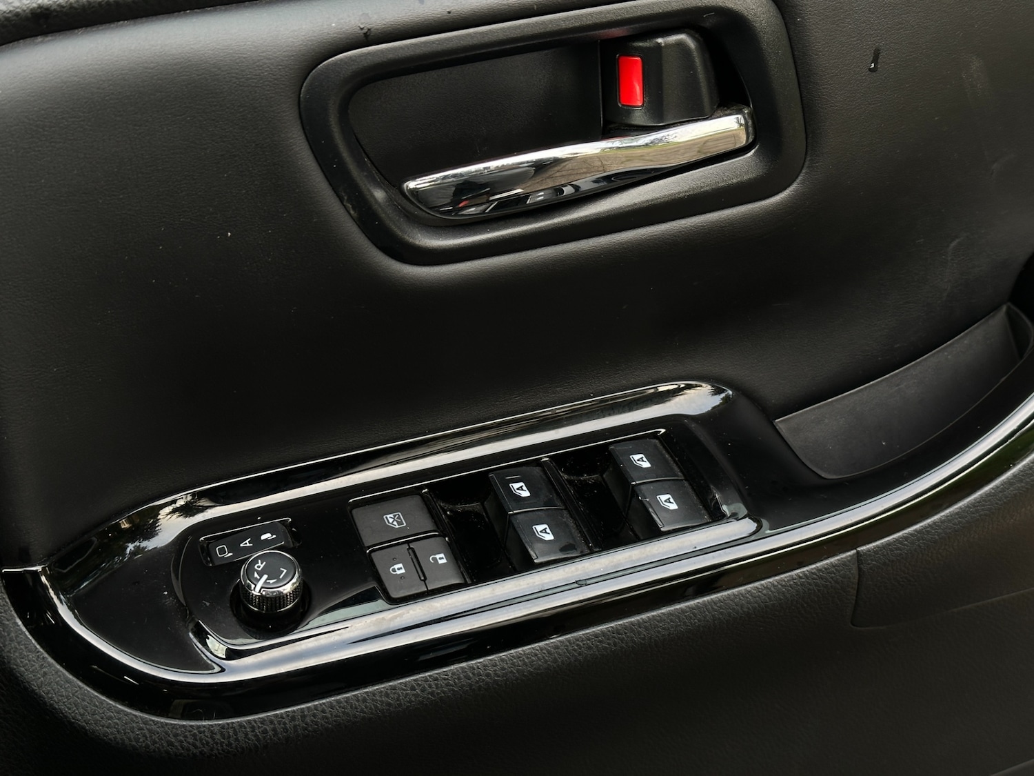 Used Toyota Voxy 2018 for sale - 76092275: Photo 30