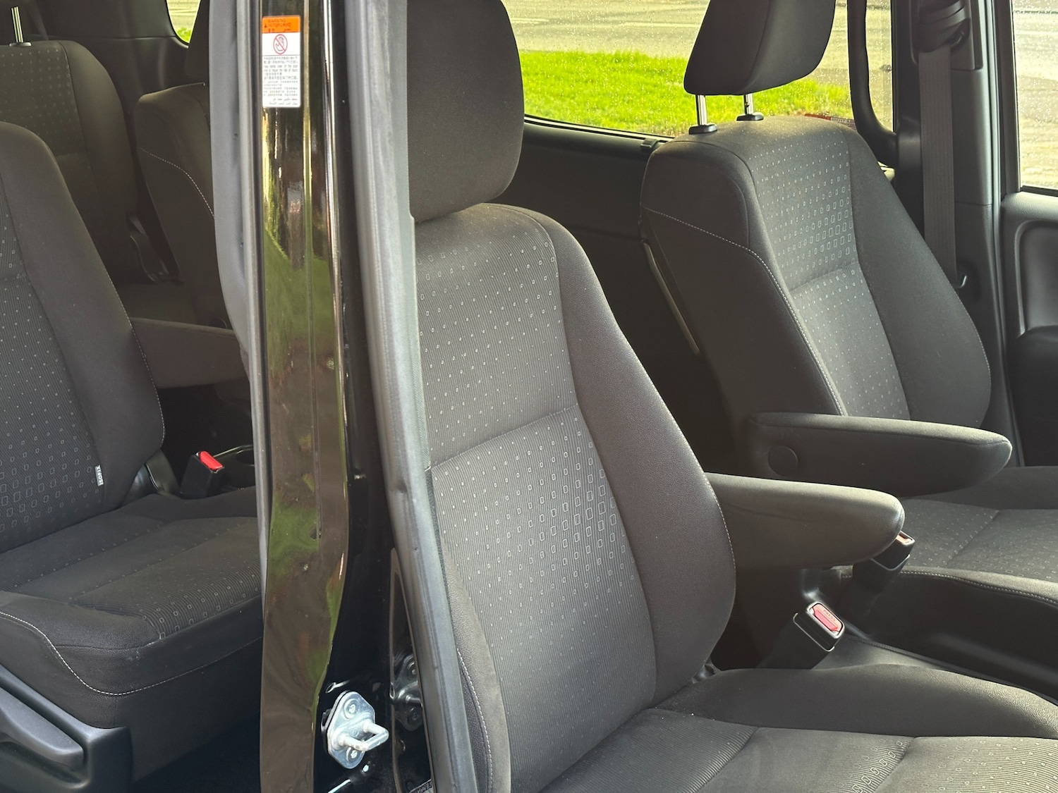 Used Toyota Voxy 2018 for sale - 76092275: Photo 6