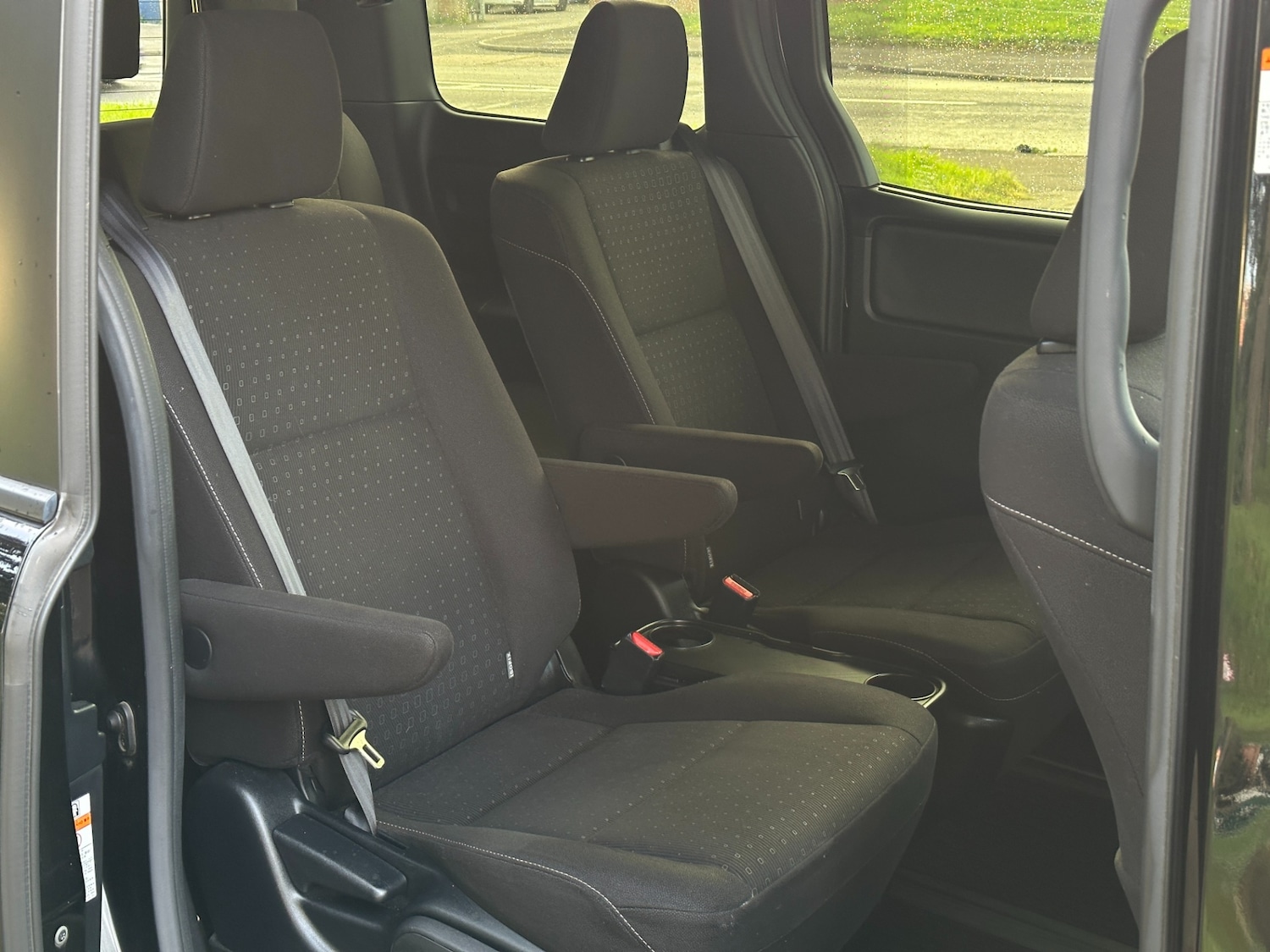 Used Toyota Voxy 2018 for sale - 76092275: Photo 7