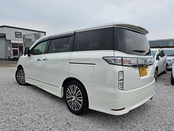 Used Nissan Elgrand 2016 for sale - 70960949: Photo 2
