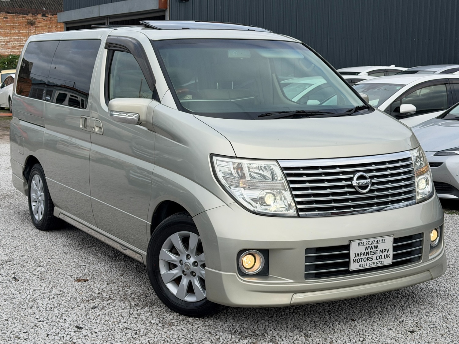 Used Nissan Elgrand 2006 for sale - 76545501: Photo 1