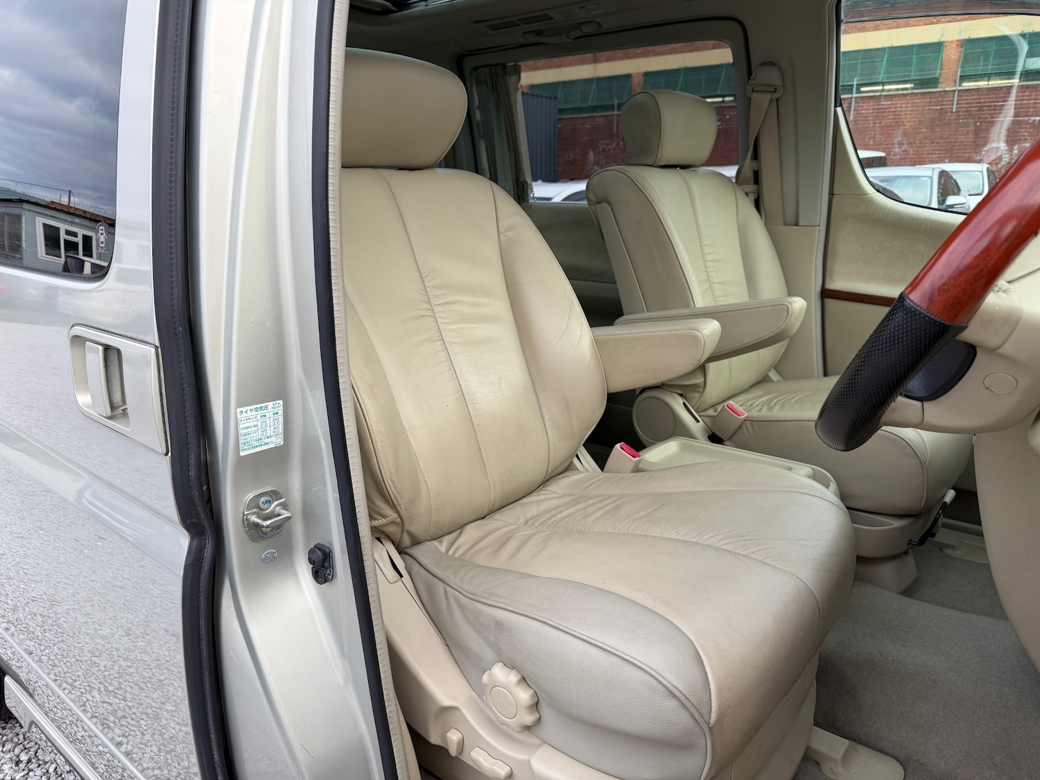 Used Nissan Elgrand 2006 for sale - 76545501: Photo 12