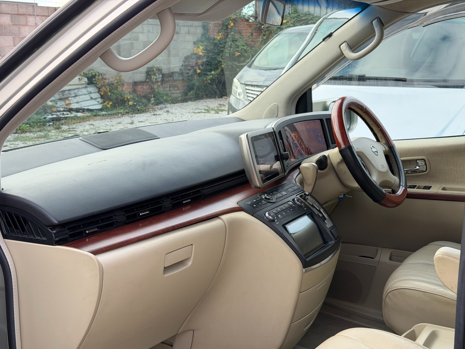 Used Nissan Elgrand 2006 for sale - 76545501: Photo 15